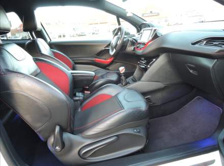Peugeot - 208