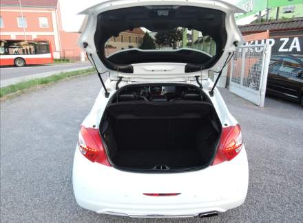 Peugeot - 208