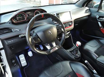 Peugeot - 208