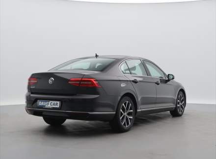 Volkswagen - Passat