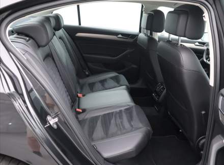 Volkswagen - Passat