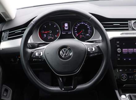 Volkswagen - Passat
