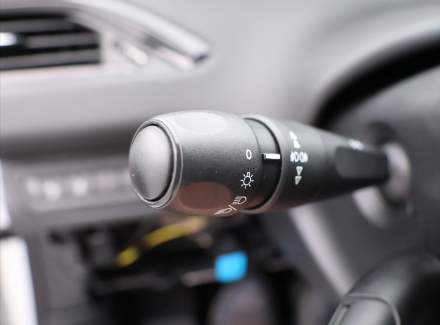 Peugeot - 208