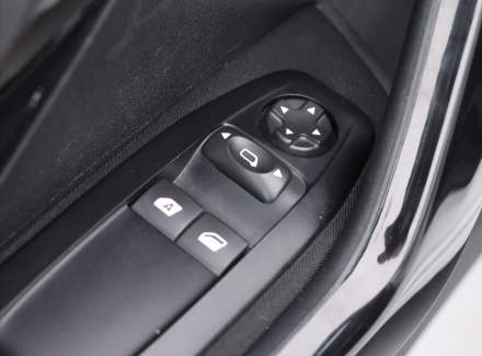 Peugeot - 208