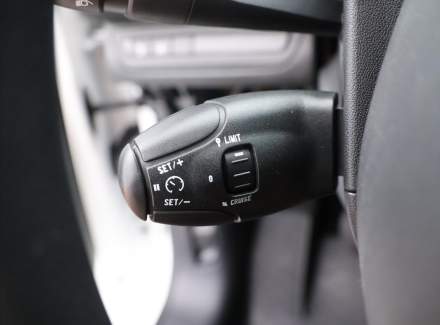 Peugeot - 208