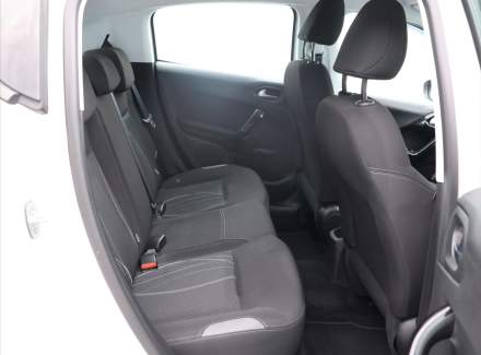 Peugeot - 208