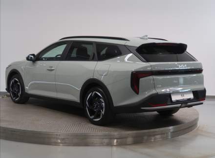 Kia - K4