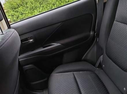 Mitsubishi - Outlander