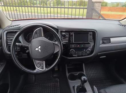 Mitsubishi - Outlander