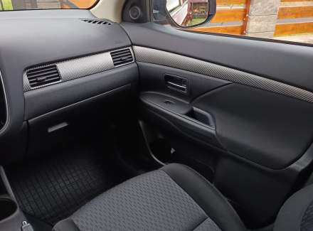 Mitsubishi - Outlander