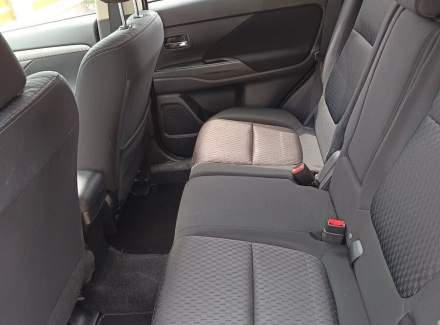Mitsubishi - Outlander