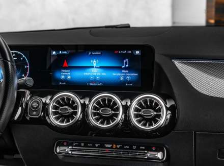 Mercedes-Benz - GLA