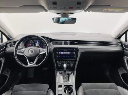 Volkswagen - Passat