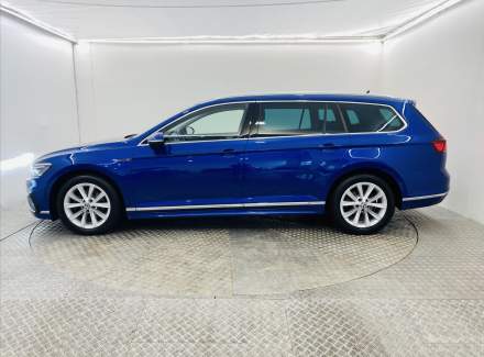 Volkswagen - Passat