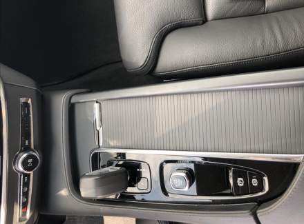 Volvo - V90