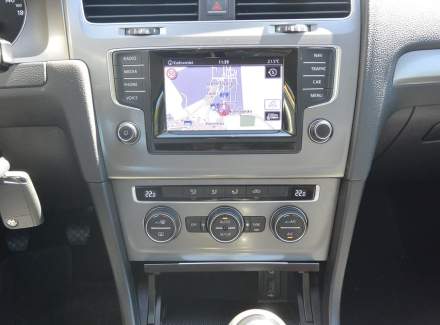 Volkswagen - Golf