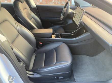 Tesla - Model 3