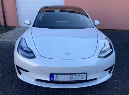 Tesla - Model 3
