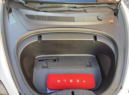 Tesla - Model 3