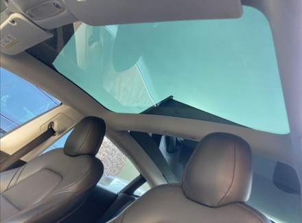 Tesla - Model 3