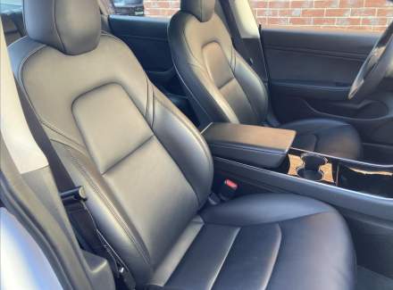 Tesla - Model 3