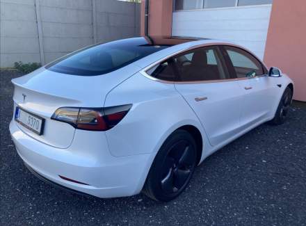 Tesla - Model 3