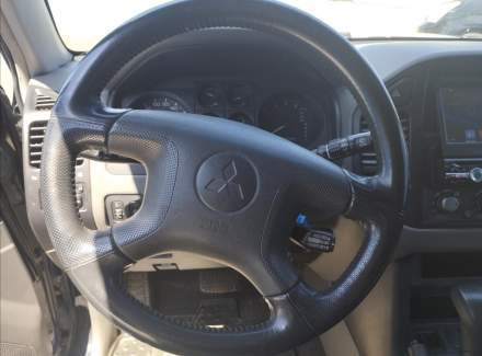 Mitsubishi - Pajero