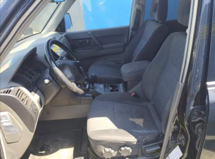 Mitsubishi - Pajero