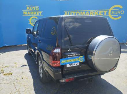 Mitsubishi - Pajero