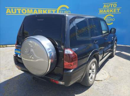Mitsubishi - Pajero