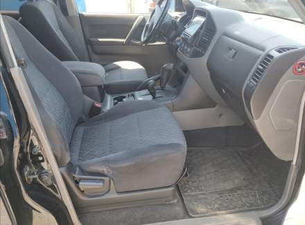 Mitsubishi - Pajero