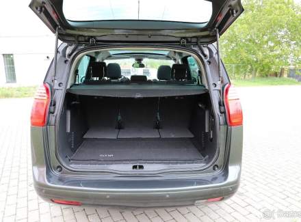 Peugeot - 5008
