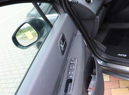 Peugeot - 5008
