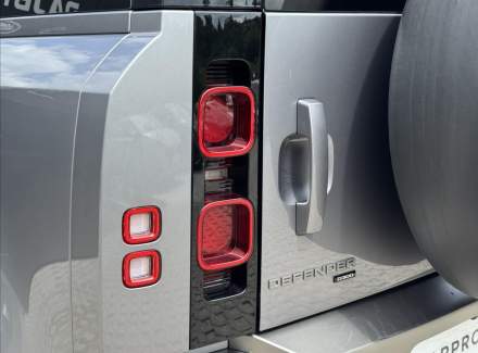 Land Rover - Defender