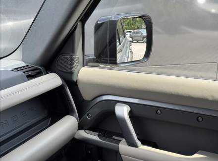 Land Rover - Defender
