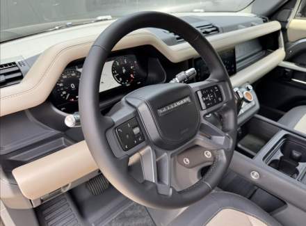 Land Rover - Defender