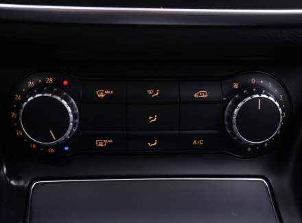 Mercedes-Benz - CLA