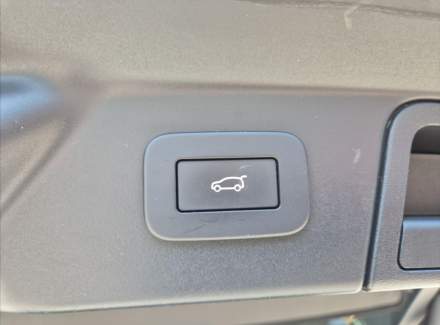 Land Rover - Range Rover Velar