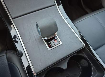 Land Rover - Range Rover Velar