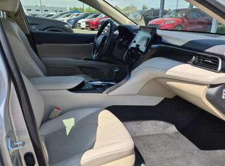 Toyota - Camry