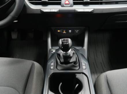 Kia - K4
