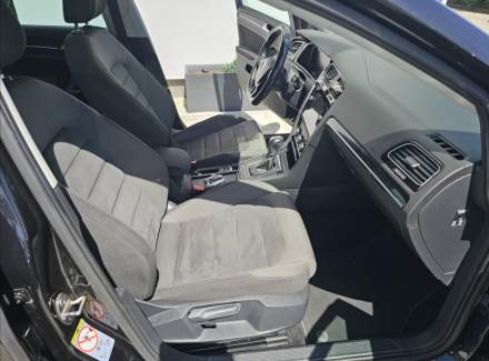 Volkswagen - Golf