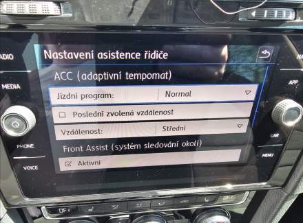 Volkswagen - Golf