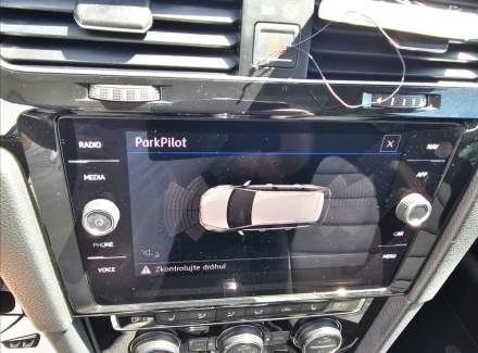Volkswagen - Golf