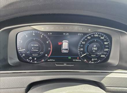 Volkswagen - Golf