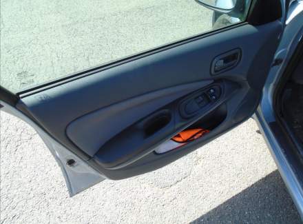 Nissan - Almera