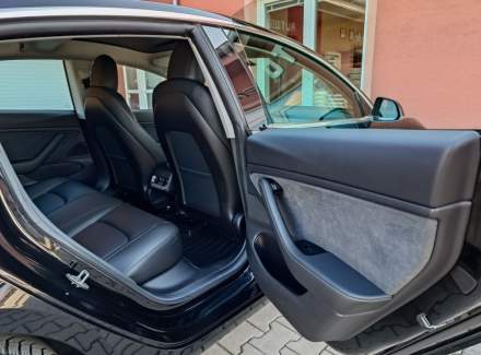Tesla - Model 3