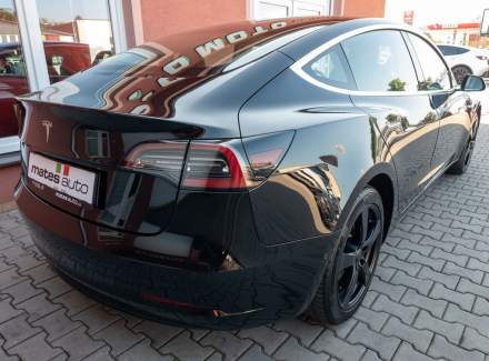 Tesla - Model 3