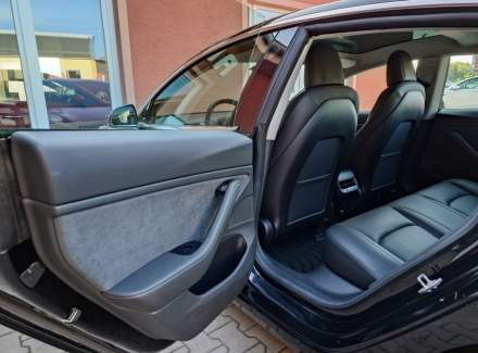 Tesla - Model 3