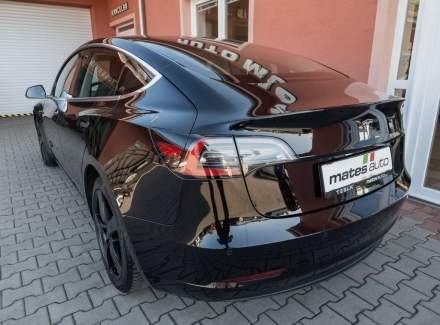 Tesla - Model 3
